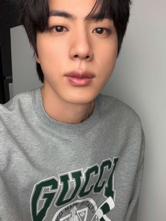 [Photo&] BTS Jin Took a Selfie but Said He Wouldn't Post It Because He ...