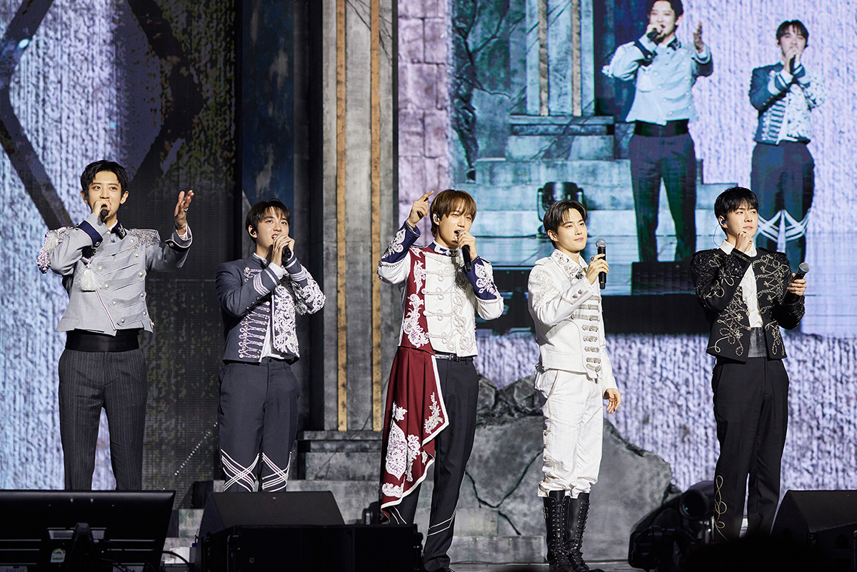 EXO's 8th Album 'REVERXE' Tops iTunes Charts in 35 Countries