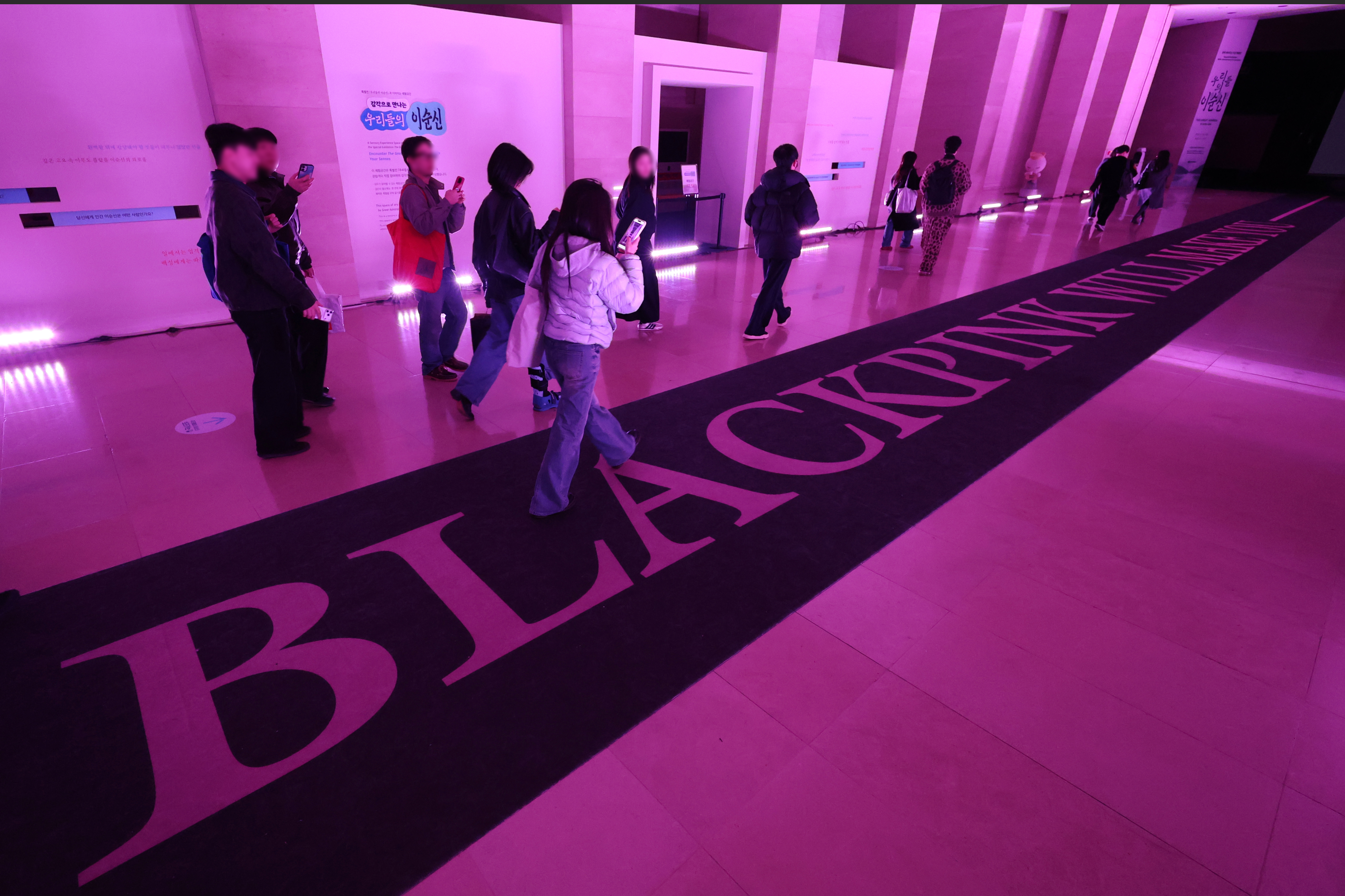 フォト&] 国立中央博物館をピンクに染めた…BLACKPINK、K-POP初の「歴代