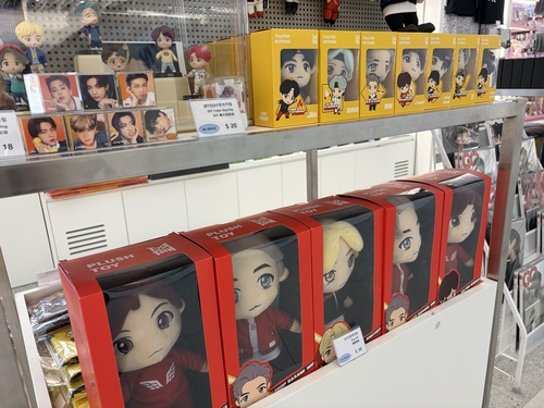 カルチャー&] 26万人のアーミーが集結…BTS光化門公演に紫色に染まる産業界