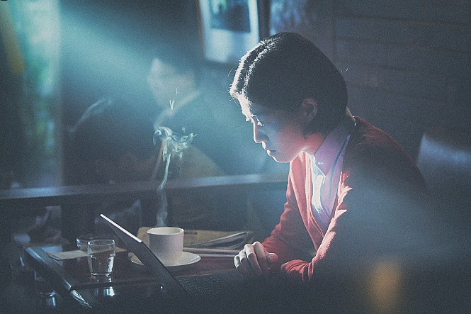<The Reporter>