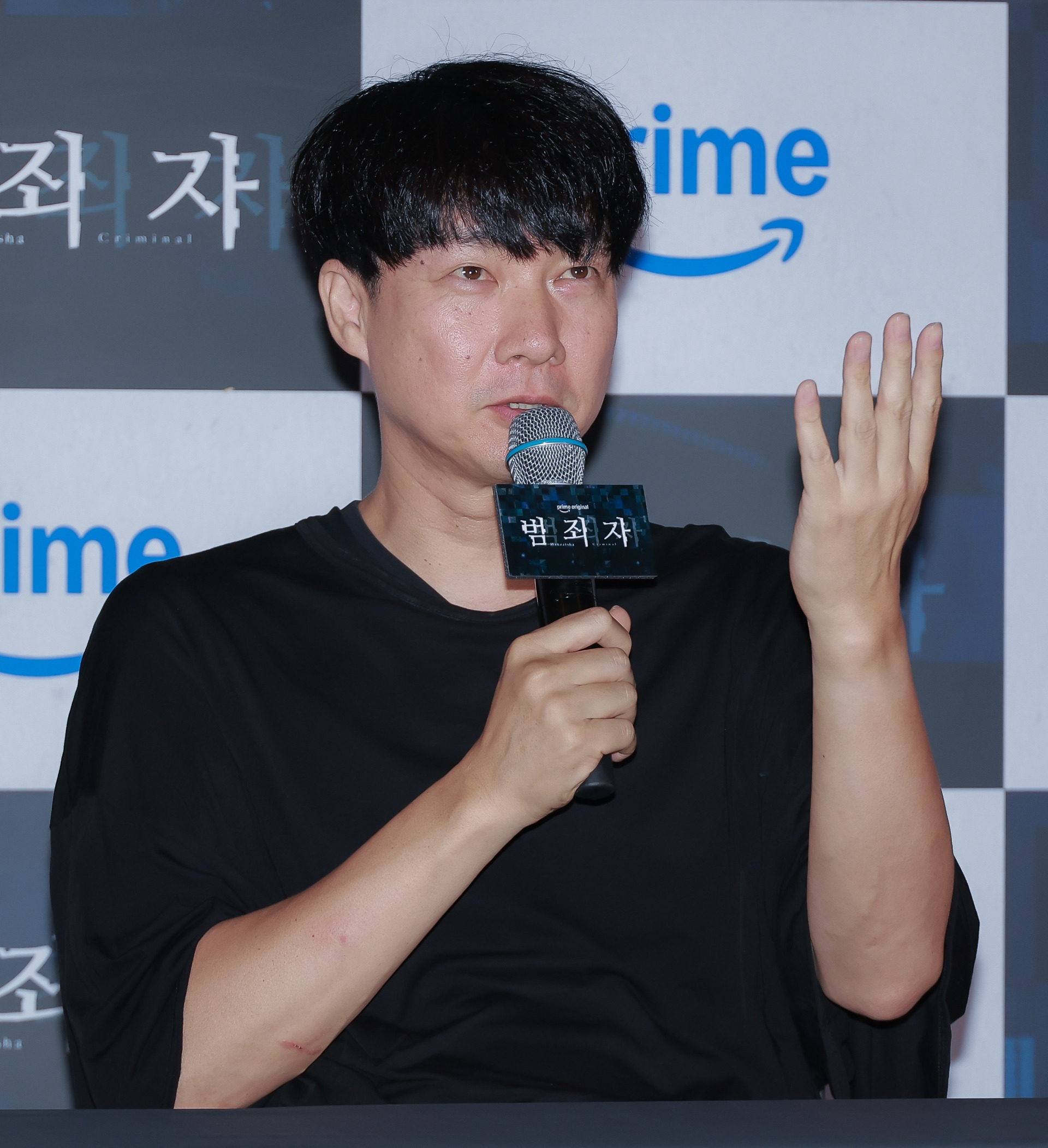 Le réalisateur Daishi Matsunaga, présent à la conférence de presse pour <i>« Criminal »</i> [Avec l’aimable autorisation d’Amazon Prime Video. Revente et DB interdites]