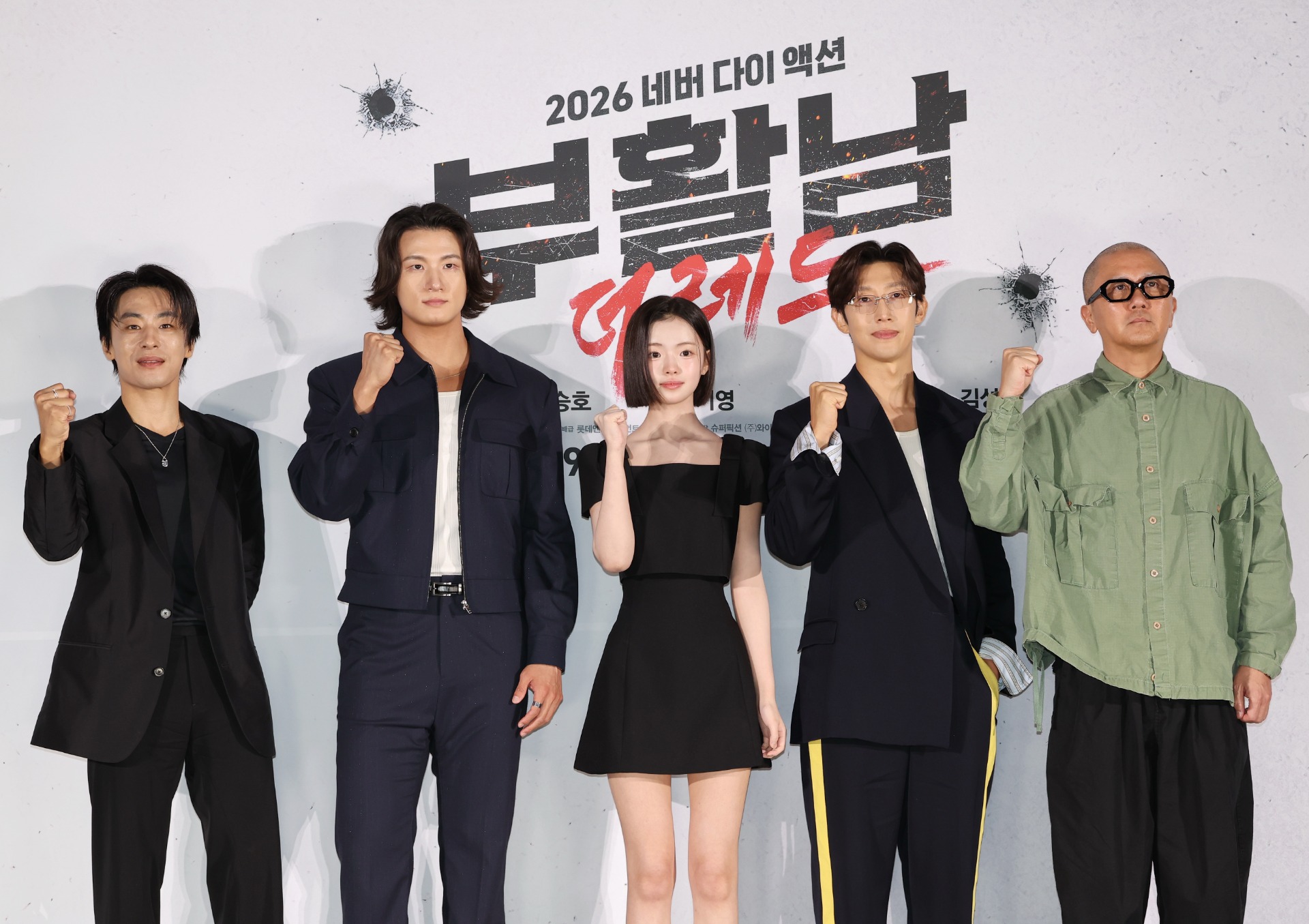 Production briefing for the film 'Revival Man'<br>Actors Koo Kyo-hwan (from left), Shin Seung-ho, Kim Si-a and Kang Ki-young, and director Baek Jong-yul [Yonhap file photo]